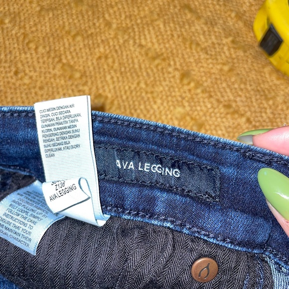 Dark Wash Lucky Brand Jeans - Picture 7 of 10